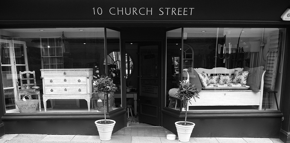 Find Usch’s pots in 10 Church Street, Woodbridge